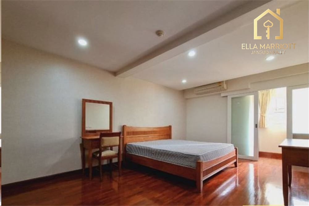 Cat-Friendly Modern 2-Bedroom  in Prime Pathumwan 6