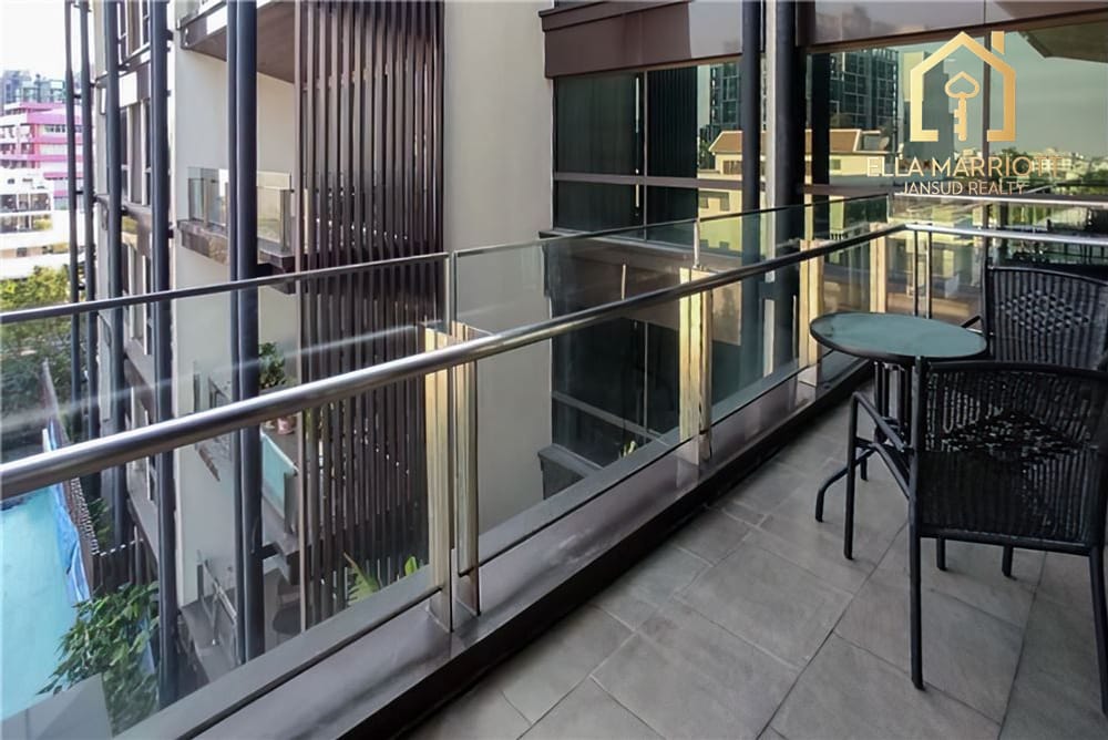 Rent 100K | 180sqm Reno 2BR | 500m to BTS Ekkamai | Boutique Living 7