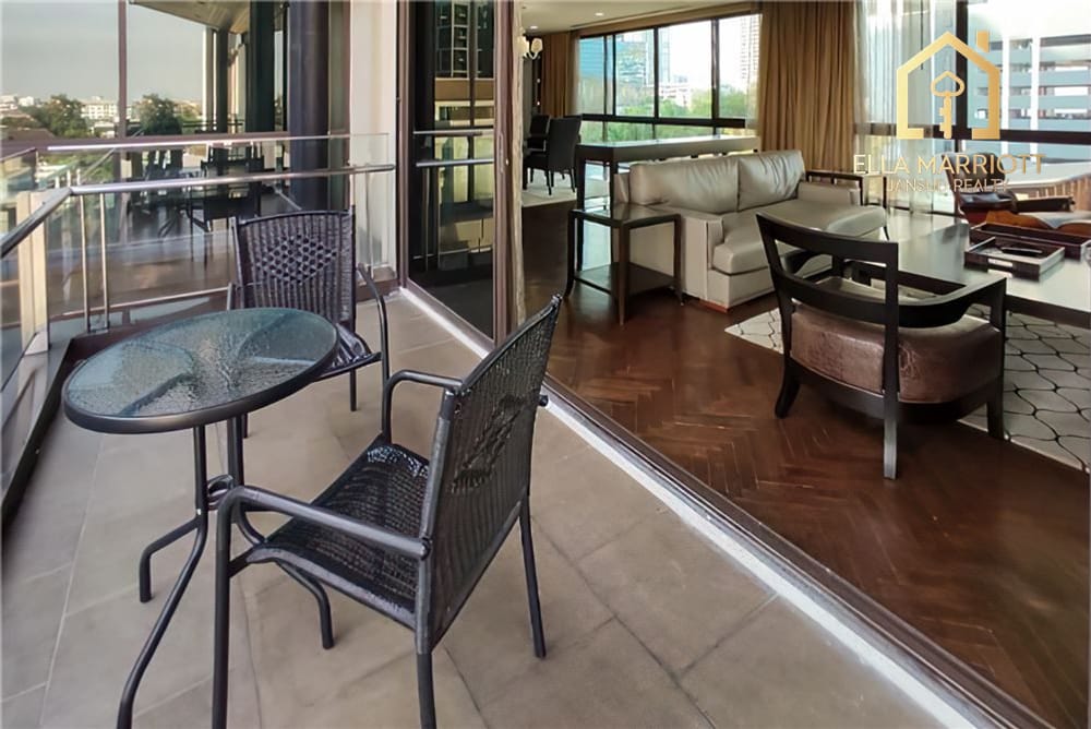 Rent 100K | 180sqm Reno 2BR | 500m to BTS Ekkamai | Boutique Living 8