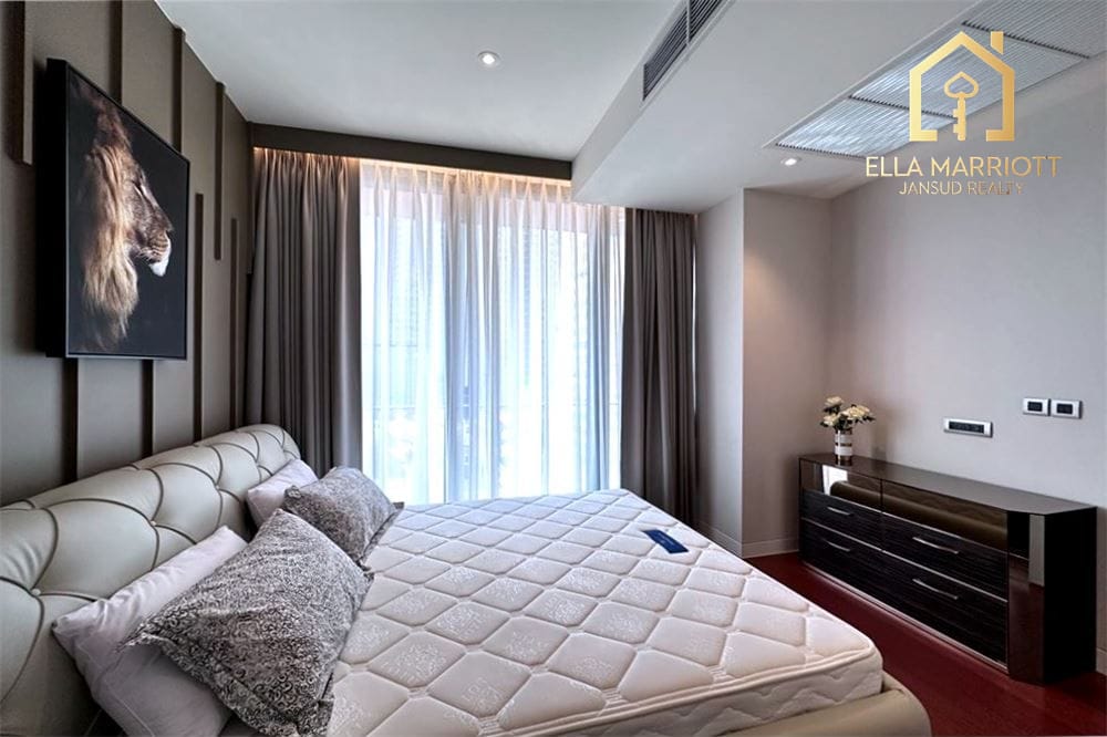 Stylish 2BR Condo in Vibrant Bangkok Hub 7