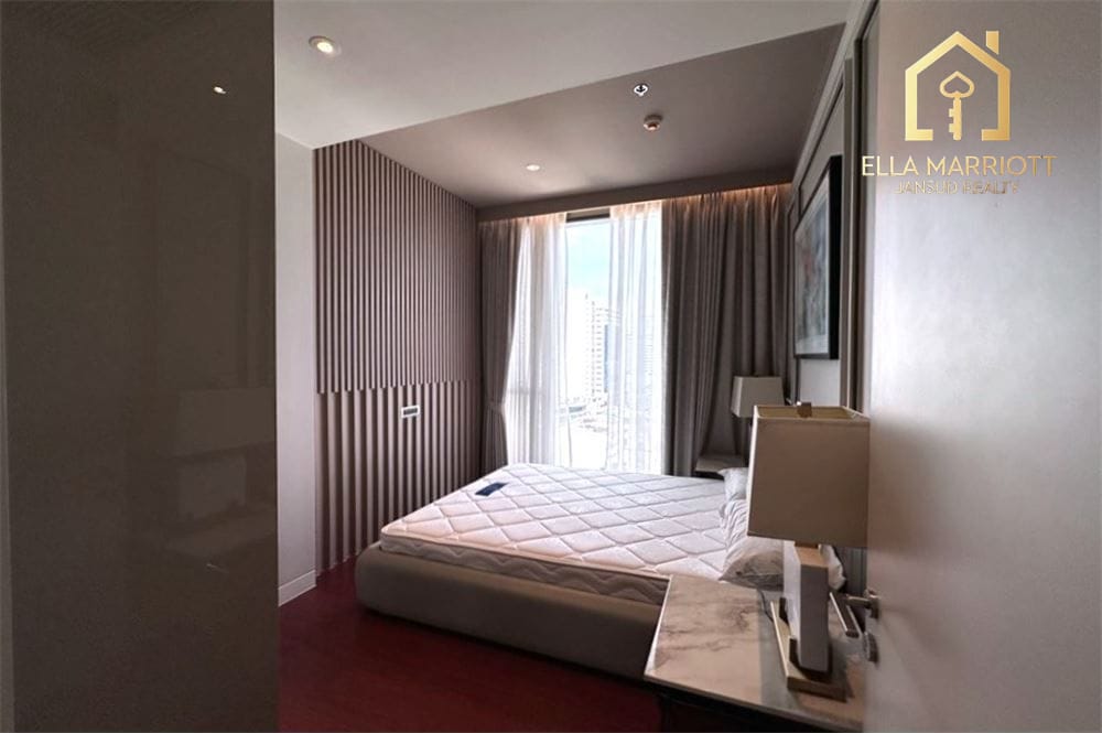 Stylish 2BR Condo in Vibrant Bangkok Hub 8