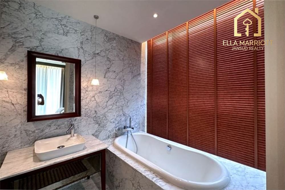 Stylish 2BR Condo in Vibrant Bangkok Hub 9