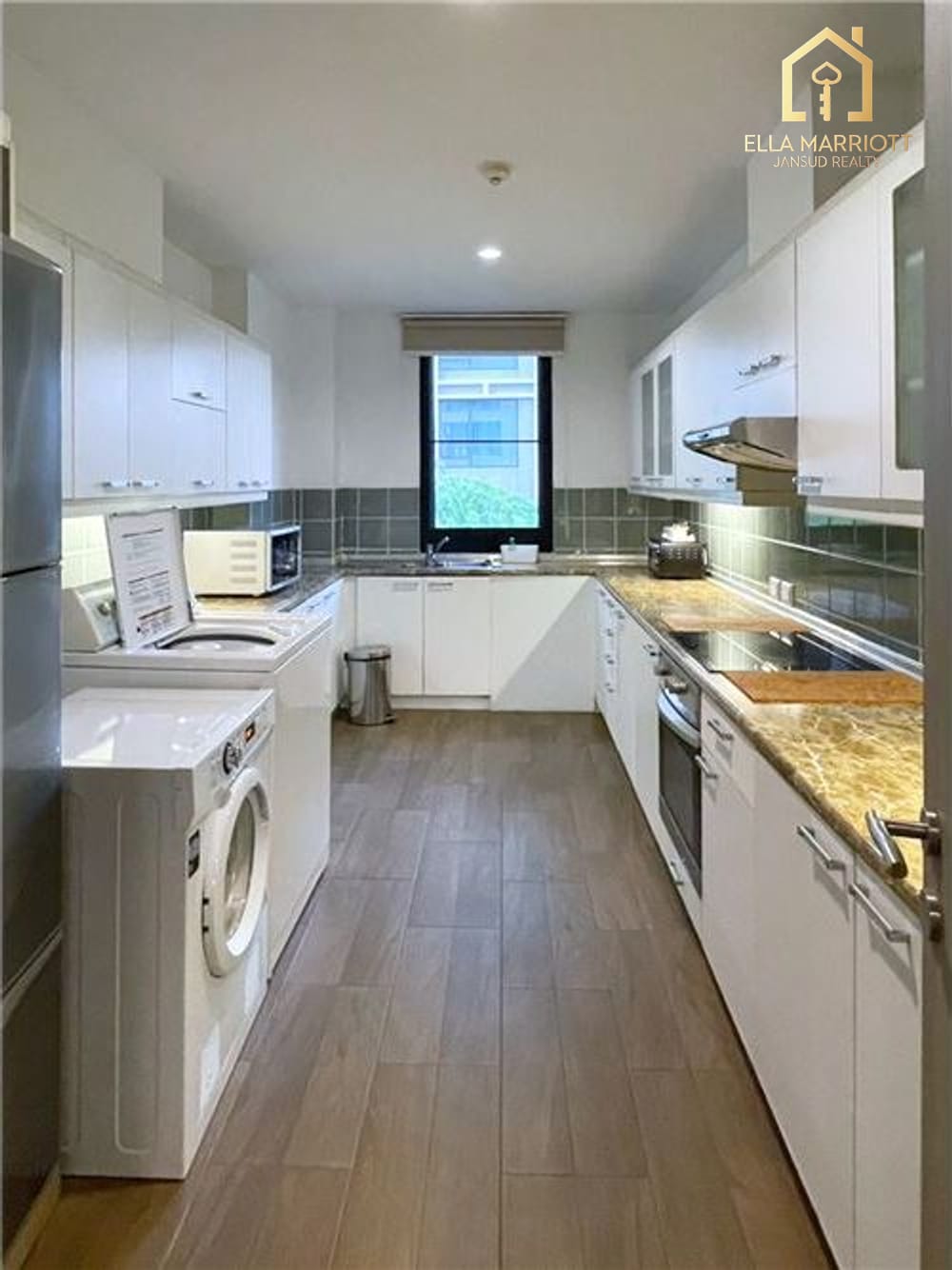 Luxurious Condo for Rent in Phaya Thai 11