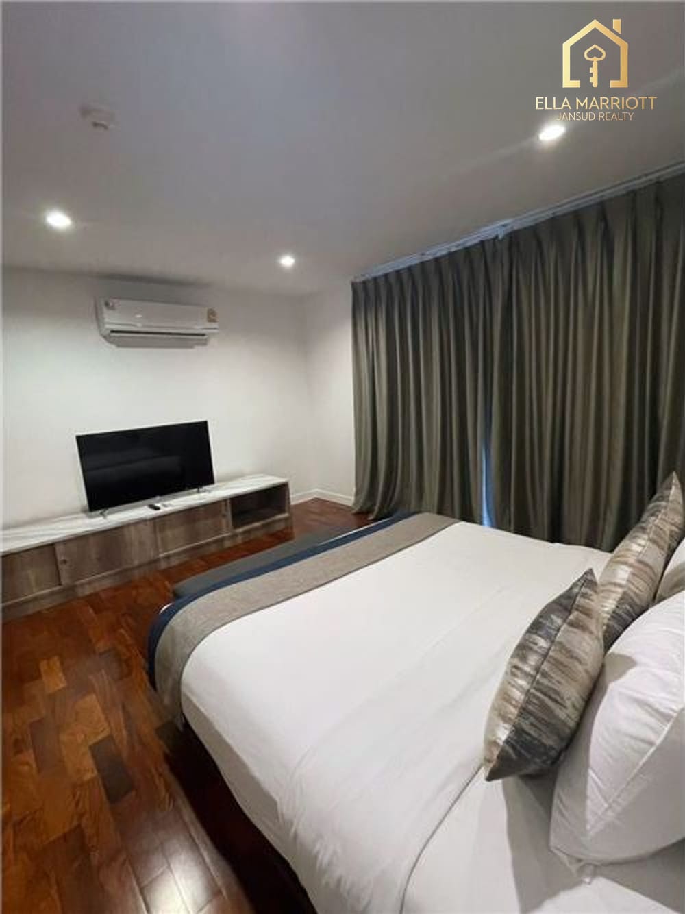 Luxurious Condo for Rent in Phaya Thai 14
