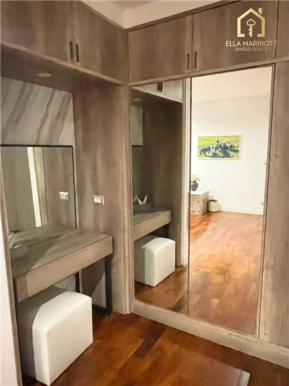 Luxurious Condo for Rent in Phaya Thai 16