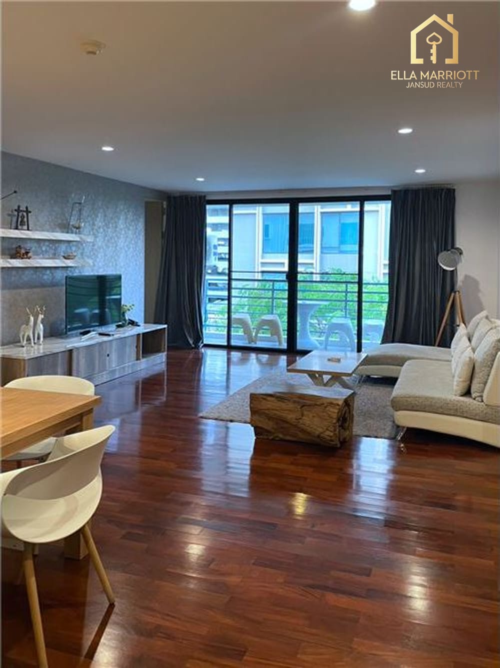 Luxurious Condo for Rent in Phaya Thai 3