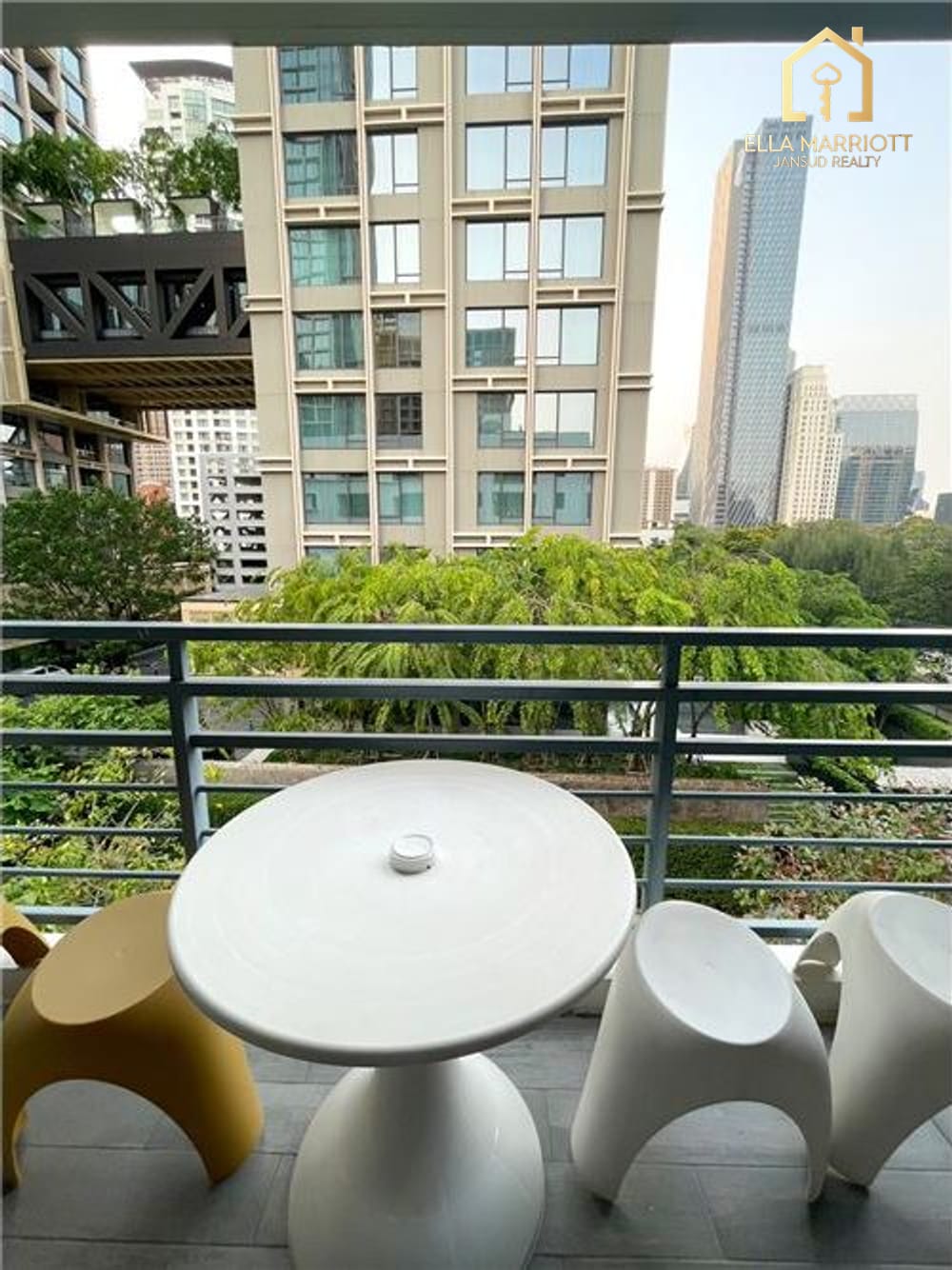 Luxurious Condo for Rent in Phaya Thai 5