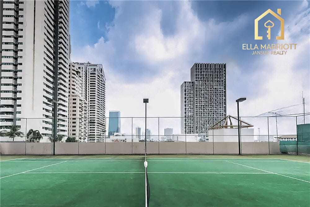 High-Rise Luxury Condo in Downtown: 3 Bedrooms, 3 Bathrooms 6
