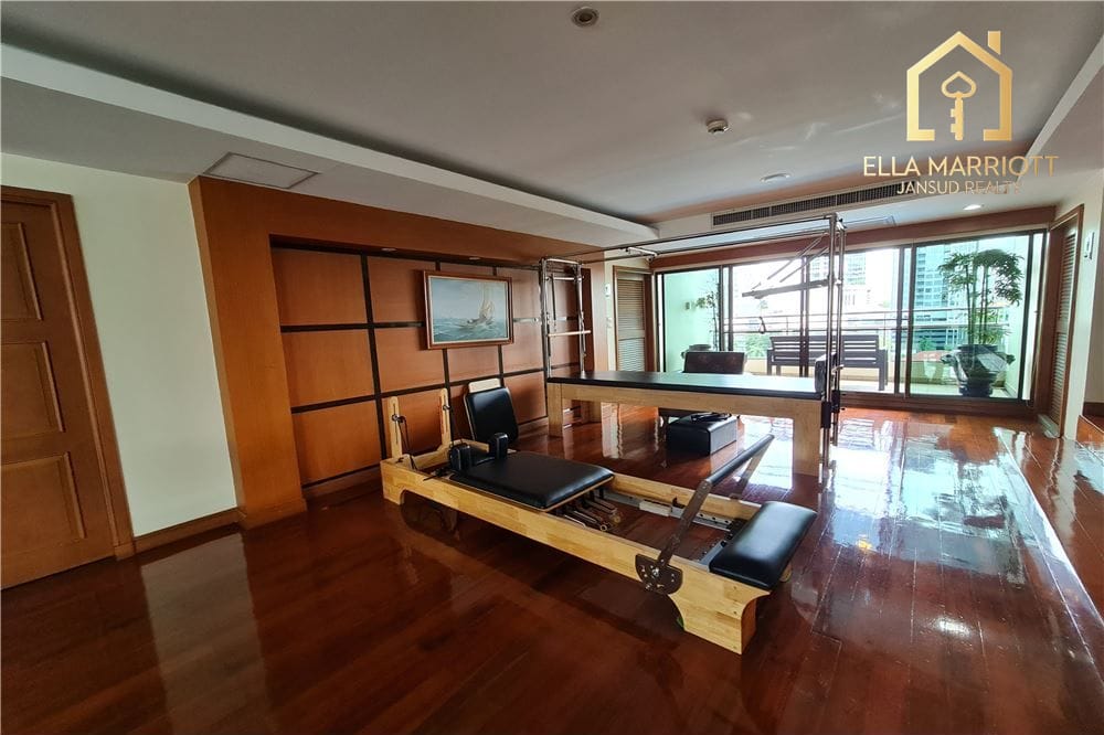 **Luxury Condo Living in Sukhumvit, Bangkok** 12