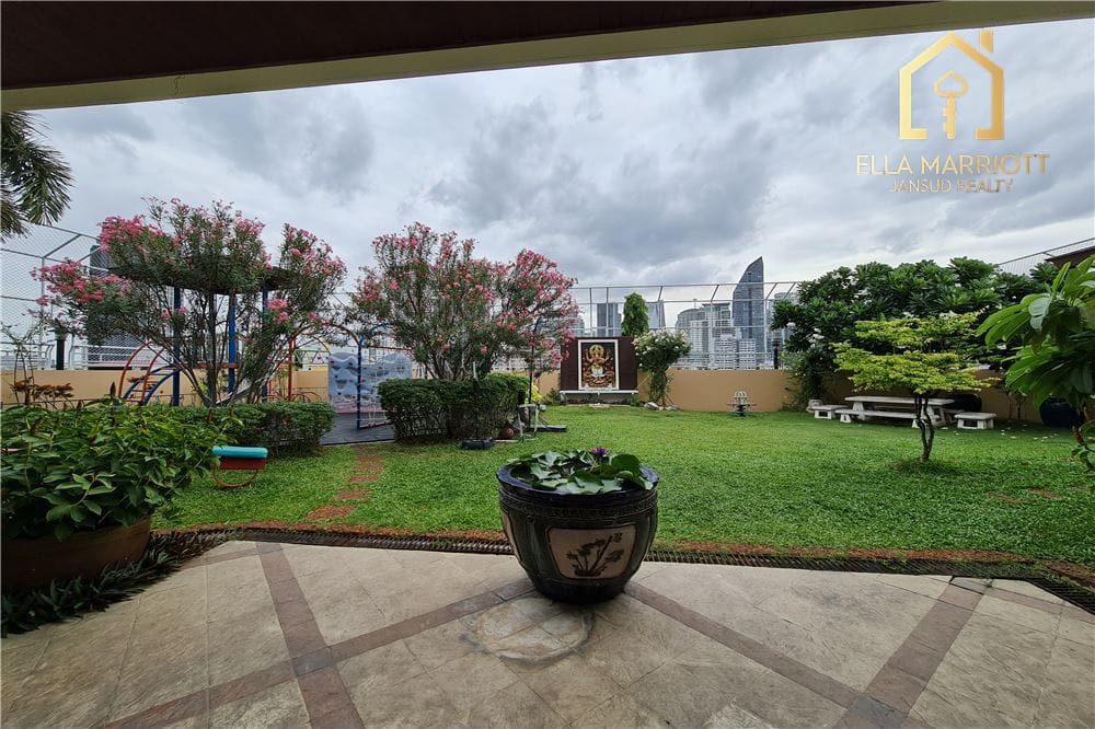 **Luxury Condo Living in Sukhumvit, Bangkok** 14