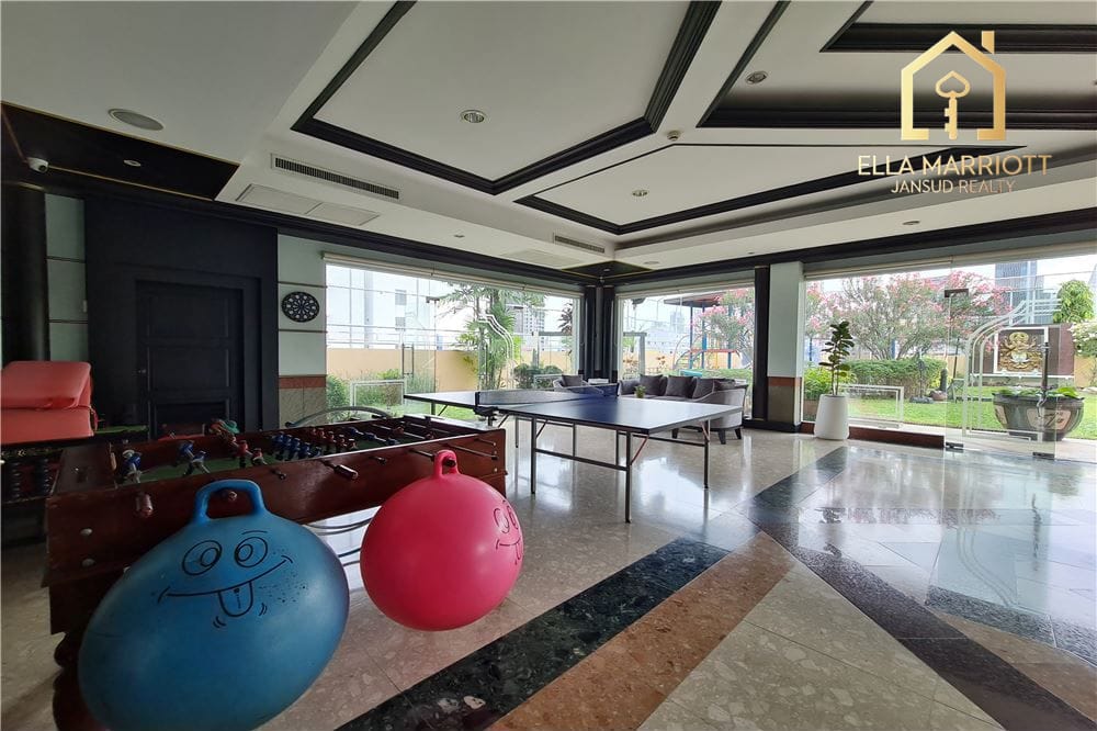**Luxury Condo Living in Sukhumvit, Bangkok** 15