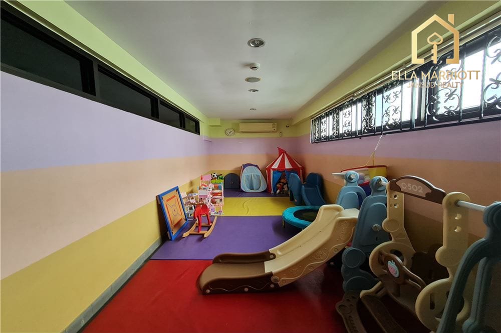 **Luxury Condo Living in Sukhumvit, Bangkok** 16