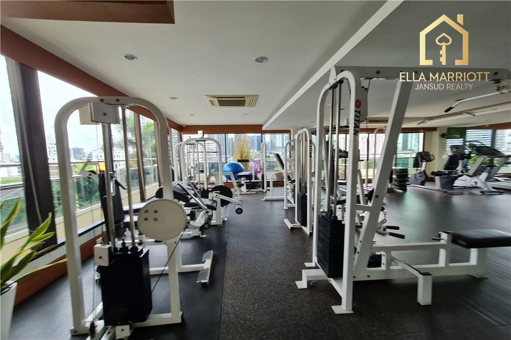 **Luxury Condo Living in Sukhumvit, Bangkok** 17