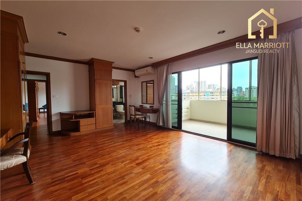 **Luxury Condo Living in Sukhumvit, Bangkok** 8