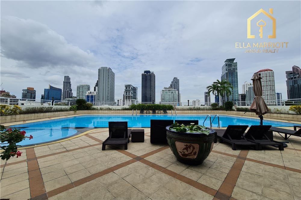 **Luxury Condo Living in Sukhumvit, Bangkok** 9