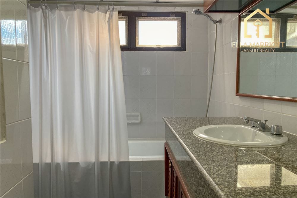 2 bed for rent big pet allowed BTS Nana 13