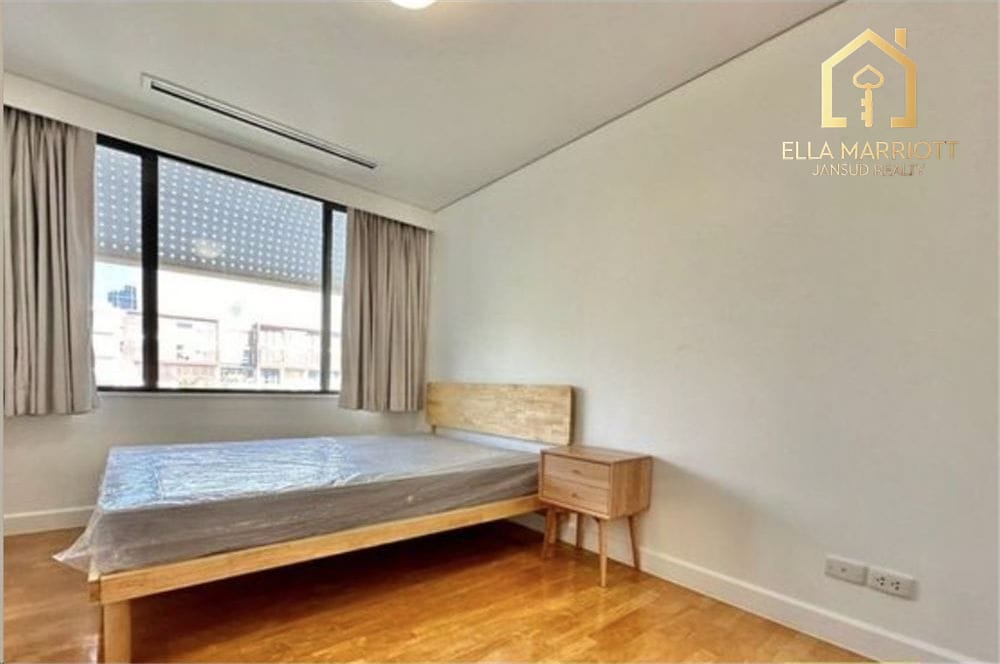 Rent 80K | 148sqm 3BR Low-Rise | Sathorn Soi 1 | Walk to MRT Lumpini 12