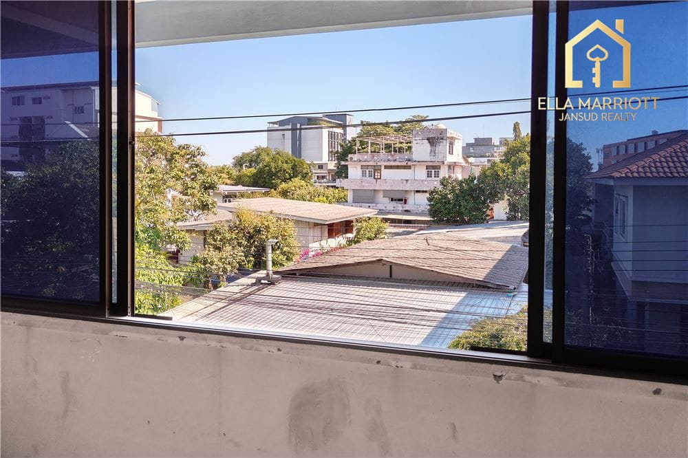 Commercial Building Great Condition- Sukhumvit 101 60
