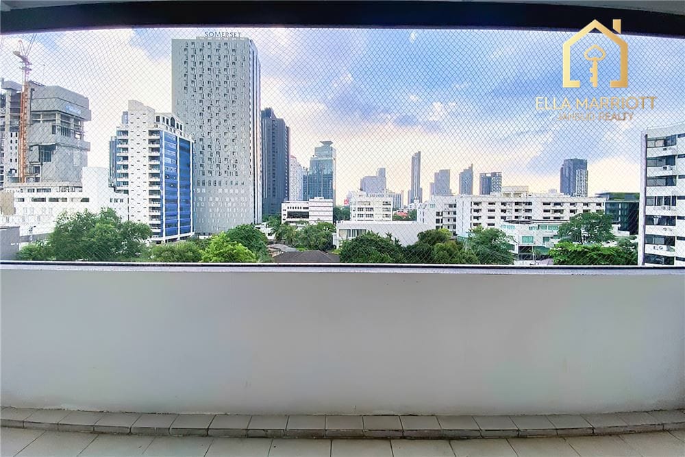 Contemporary 3-Bedroom Condo, Pet Friendly, Just 800m to BTS Thonglor 2