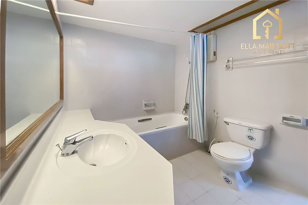 Contemporary 3-Bedroom Condo, Pet Friendly, Just 800m to BTS Thonglor 9