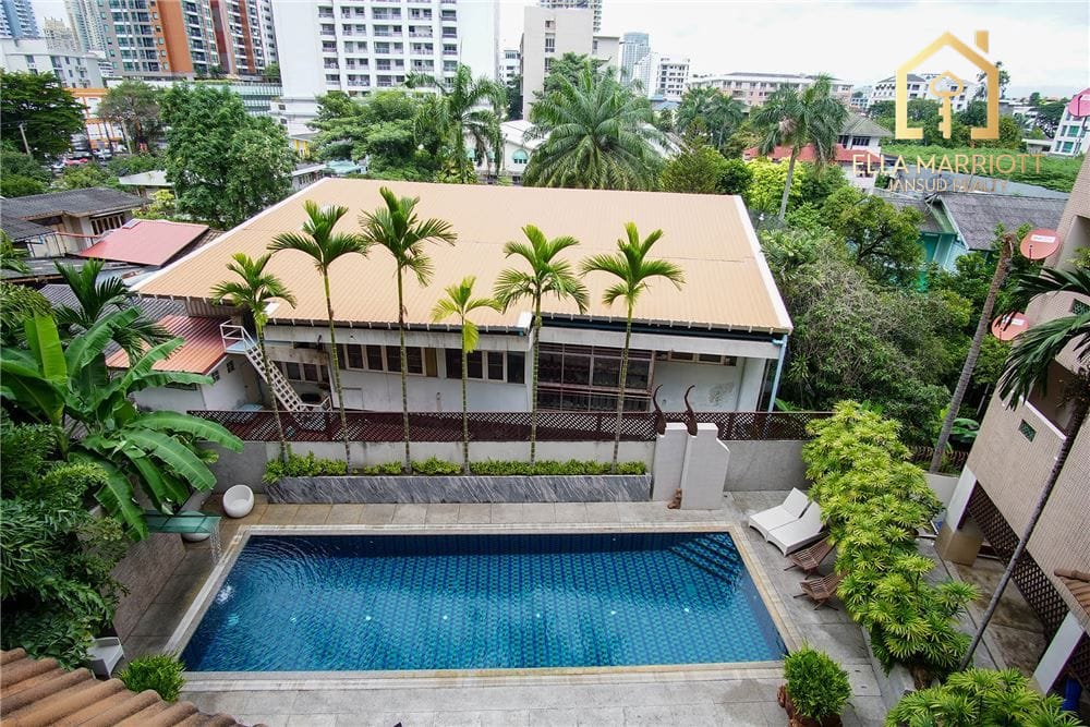 Cozy 3-Bedroom Low-Rise Apartment in Prime Sukhumvit 10