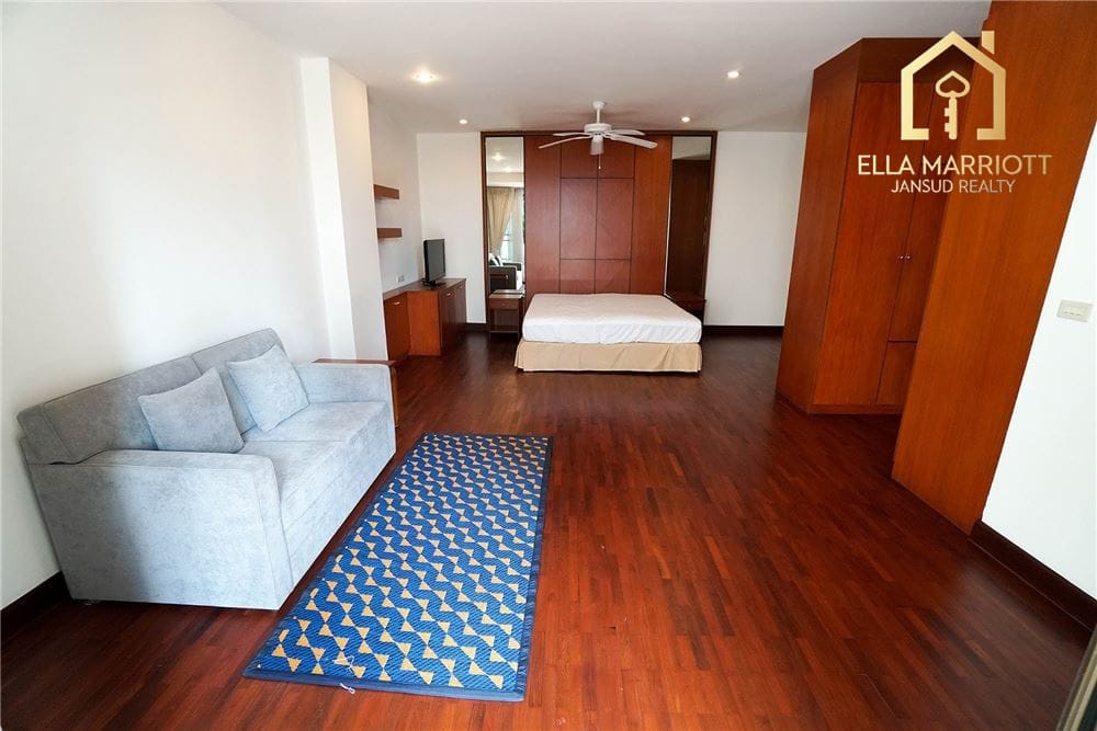 Cozy 3-Bedroom Low-Rise Apartment in Prime Sukhumvit 11