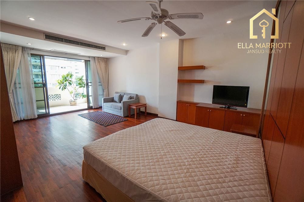 Cozy 3-Bedroom Low-Rise Apartment in Prime Sukhumvit 12