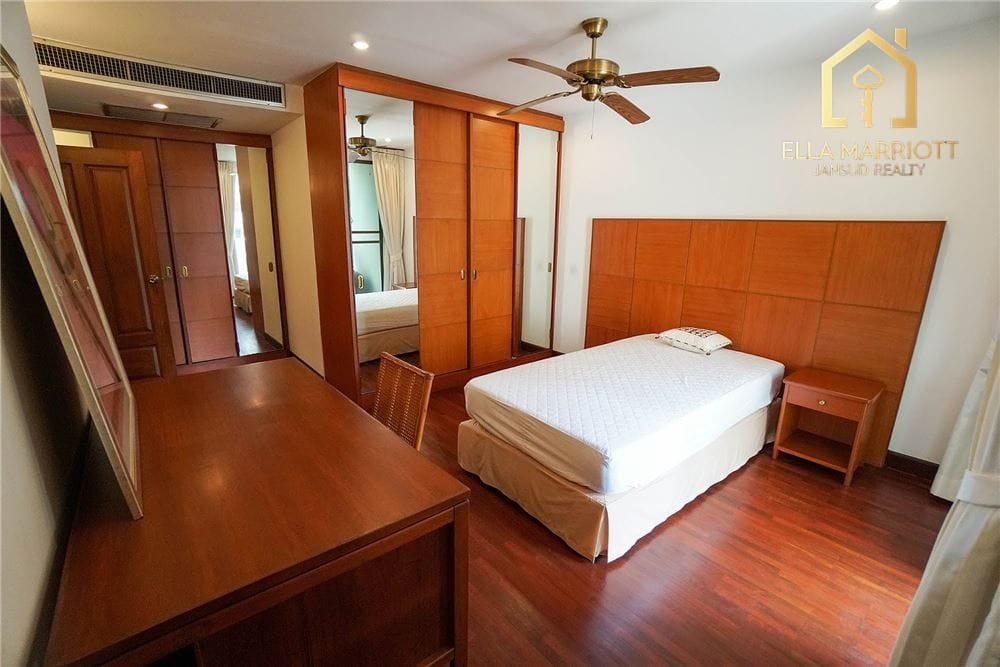 Cozy 3-Bedroom Low-Rise Apartment in Prime Sukhumvit 15
