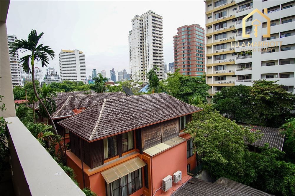 Cozy 3-Bedroom Low-Rise Apartment in Prime Sukhumvit 17