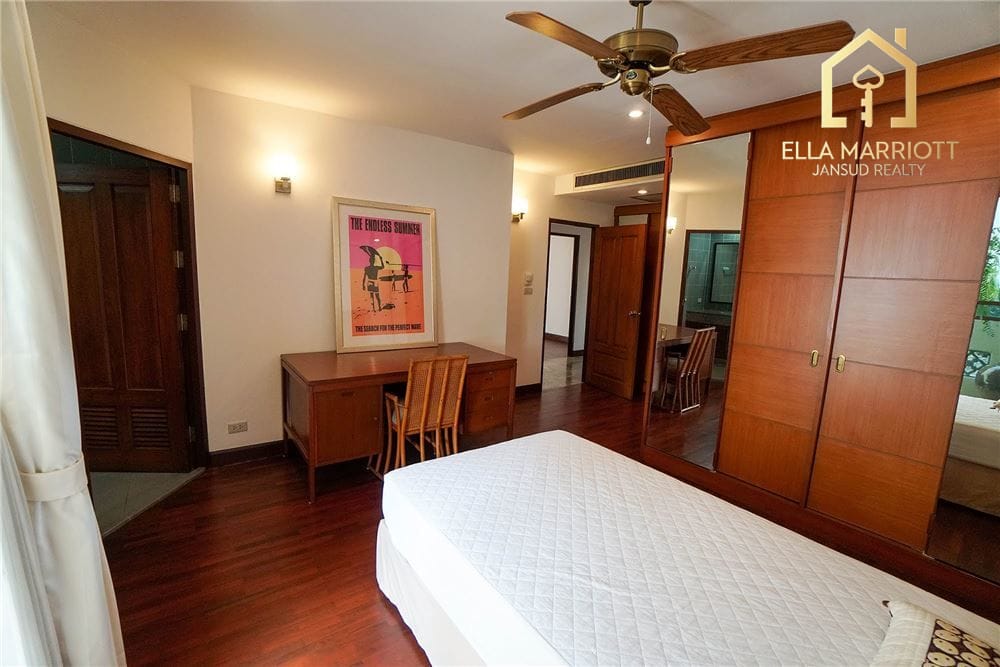 Cozy 3-Bedroom Low-Rise Apartment in Prime Sukhumvit 18
