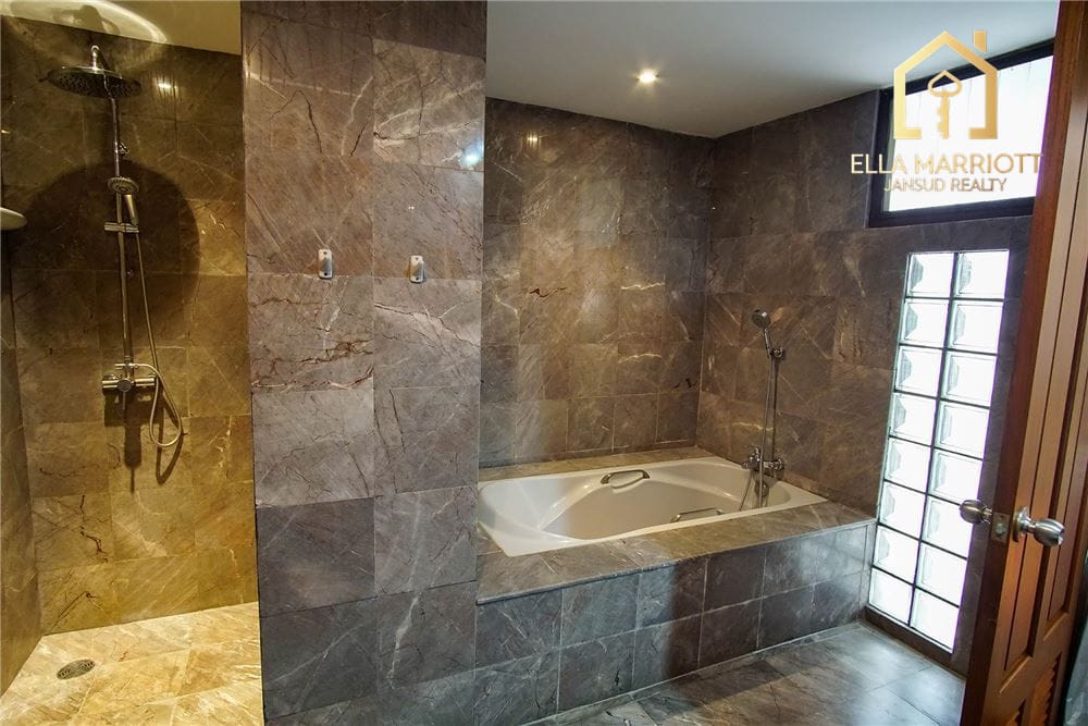 Cozy 3-Bedroom Low-Rise Apartment in Prime Sukhumvit 19