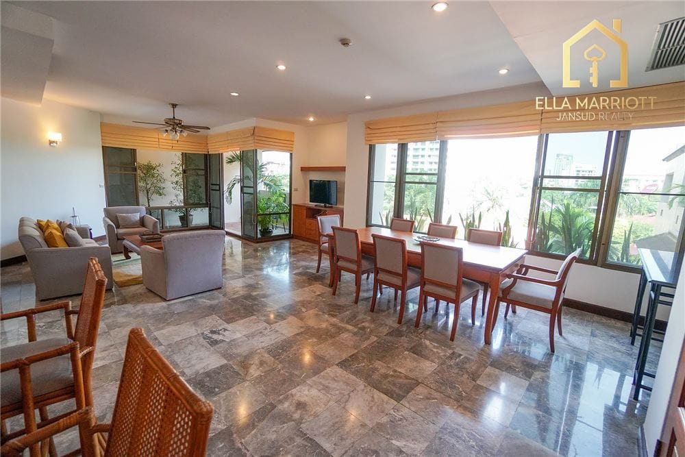 Cozy 3-Bedroom Low-Rise Apartment in Prime Sukhumvit 3