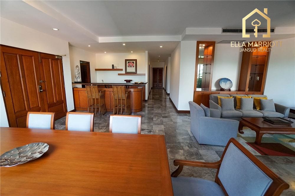 Cozy 3-Bedroom Low-Rise Apartment in Prime Sukhumvit 6