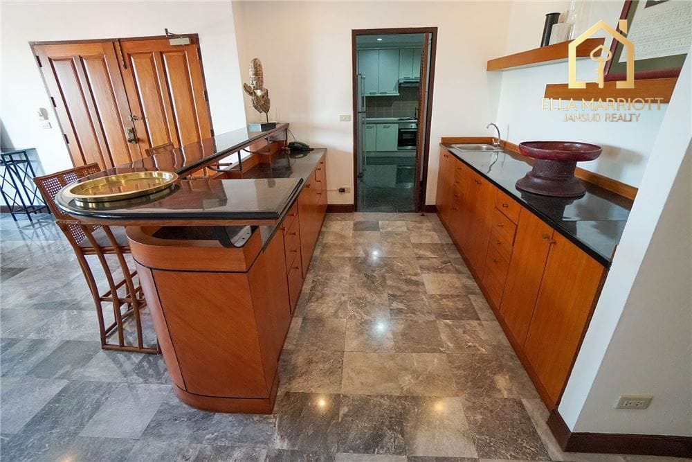 Cozy 3-Bedroom Low-Rise Apartment in Prime Sukhumvit 7