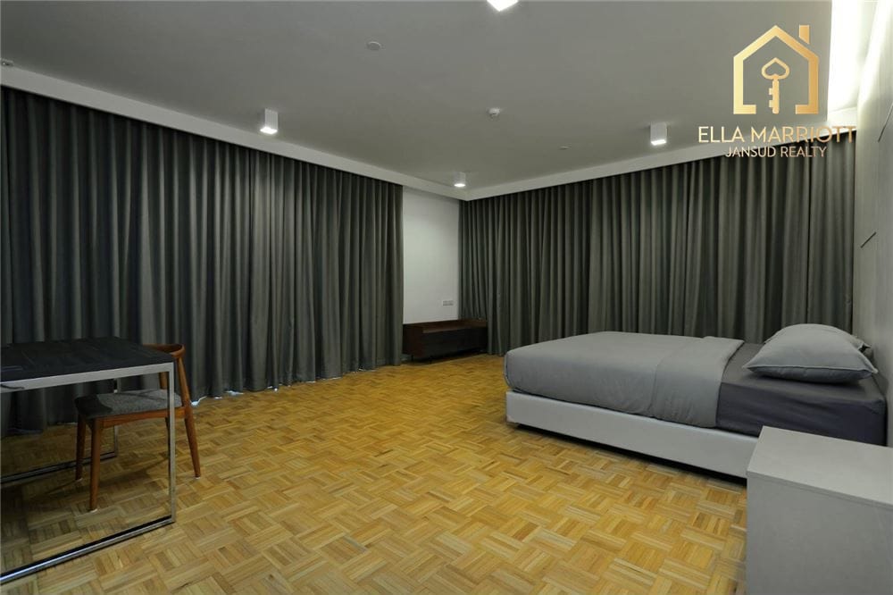 Rent 128.4K | 202sqm 3BR 3BA High-Rise | Cat-Friendly | Phrom Phong 4