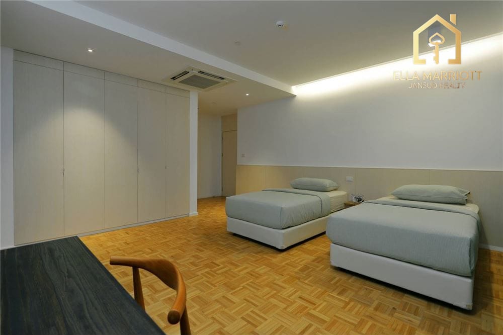 Rent 128.4K | 202sqm 3BR 3BA High-Rise | Cat-Friendly | Phrom Phong 6