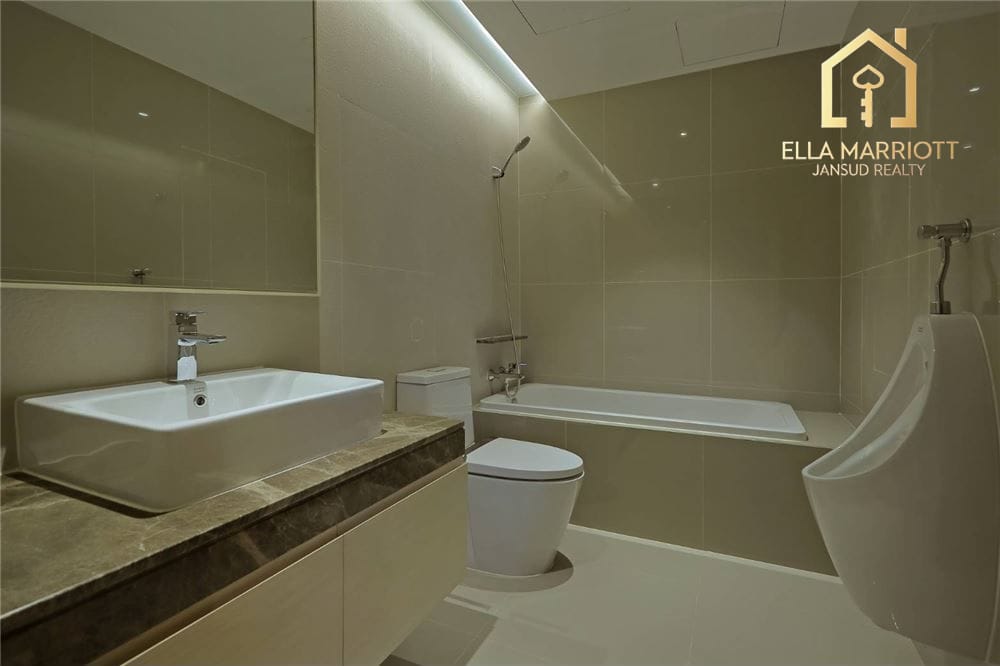 Rent 128.4K | 202sqm 3BR 3BA High-Rise | Cat-Friendly | Phrom Phong 7