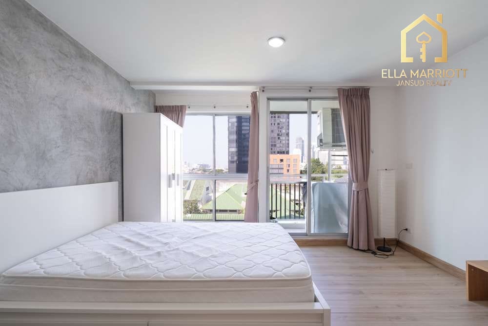 1 Bed Studio Condo for Sale, 7 Mins Walk to BTS Thonglor 8
