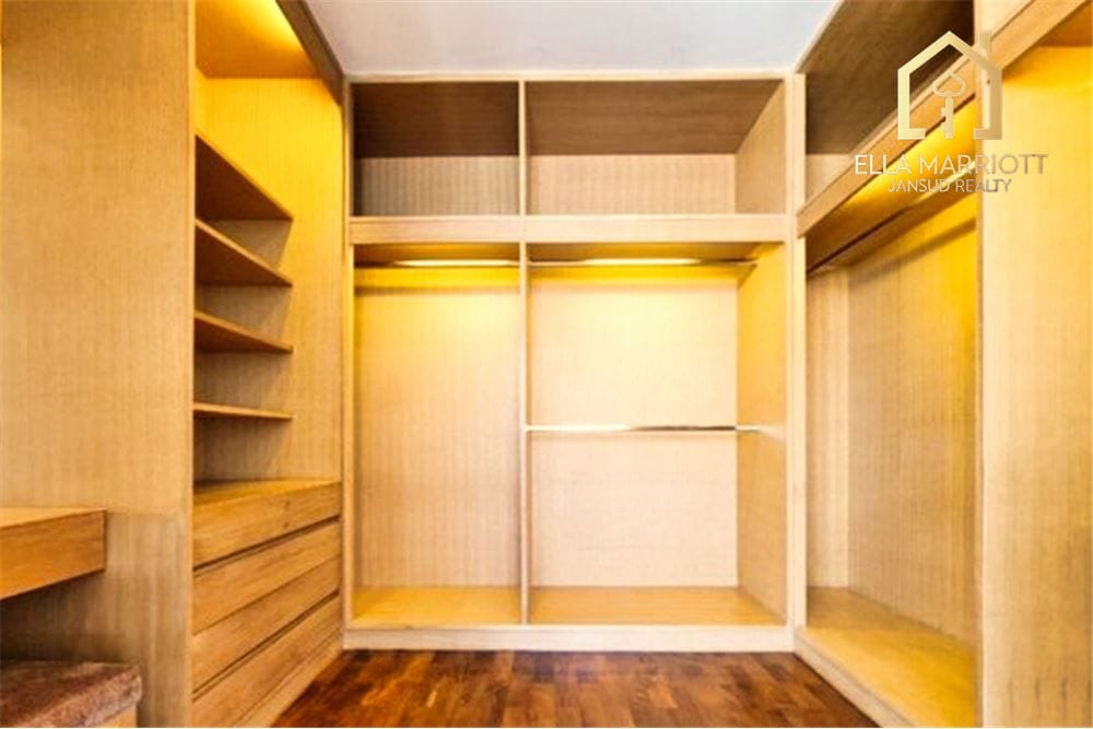 Spacious 3+1BR Condo on High Floor in Sukhumvit 39 | 215sqm | Tennis Court | Near BTS 12