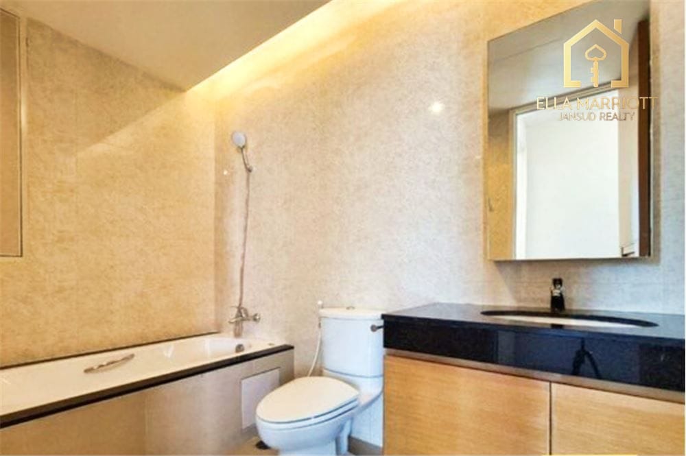 Spacious 3+1BR Condo on High Floor in Sukhumvit 39 | 215sqm | Tennis Court | Near BTS 13
