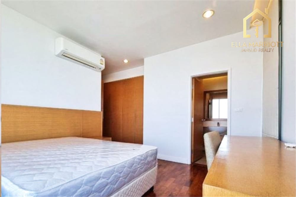 Spacious 3+1BR Condo on High Floor in Sukhumvit 39 | 215sqm | Tennis Court | Near BTS 15