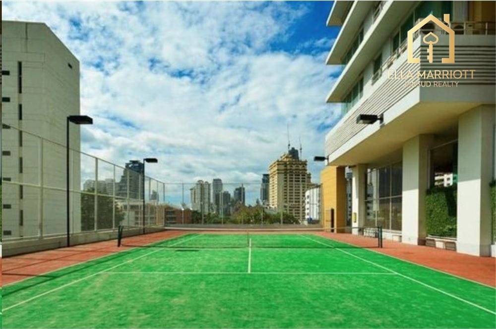 Spacious 3+1BR Condo on High Floor in Sukhumvit 39 | 215sqm | Tennis Court | Near BTS 18