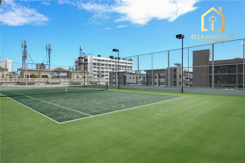 Spacious 3+1BR Condo on High Floor in Sukhumvit 39 | 215sqm | Tennis Court | Near BTS 22