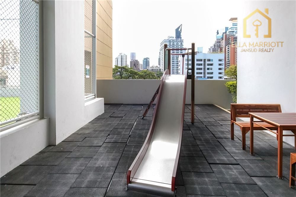 Spacious 3+1BR Condo on High Floor in Sukhumvit 39 | 215sqm | Tennis Court | Near BTS 24