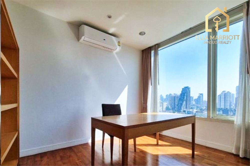 Spacious 3+1BR Condo on High Floor in Sukhumvit 39 | 215sqm | Tennis Court | Near BTS 8