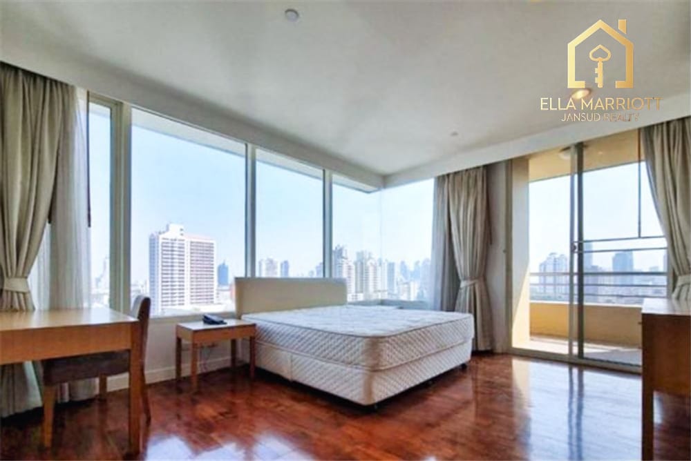 Spacious 3+1BR Condo on High Floor in Sukhumvit 39 | 215sqm | Tennis Court | Near BTS 9