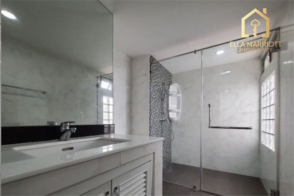 Luxury 3BR Pet-Friendly Condo for Rent on Sukhumvit 24 11