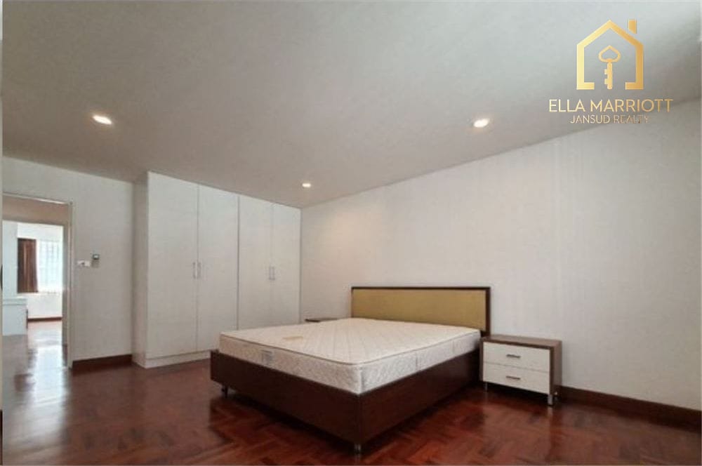 Luxury 3BR Pet-Friendly Condo for Rent on Sukhumvit 24 16