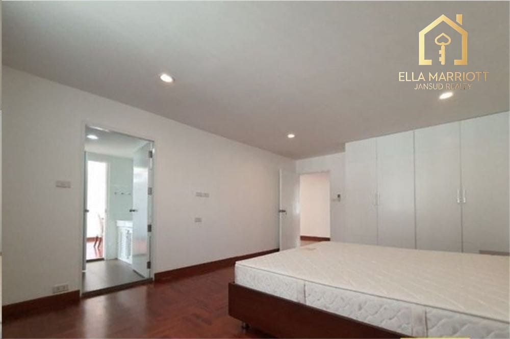 Luxury 3BR Pet-Friendly Condo for Rent on Sukhumvit 24 17