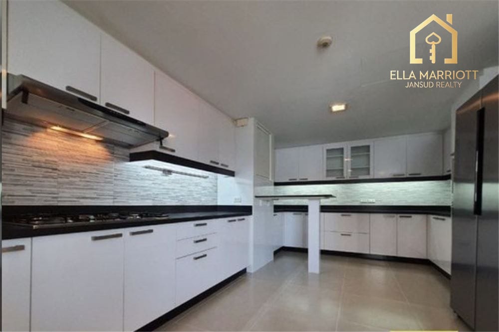Luxury 3BR Pet-Friendly Condo for Rent on Sukhumvit 24 5